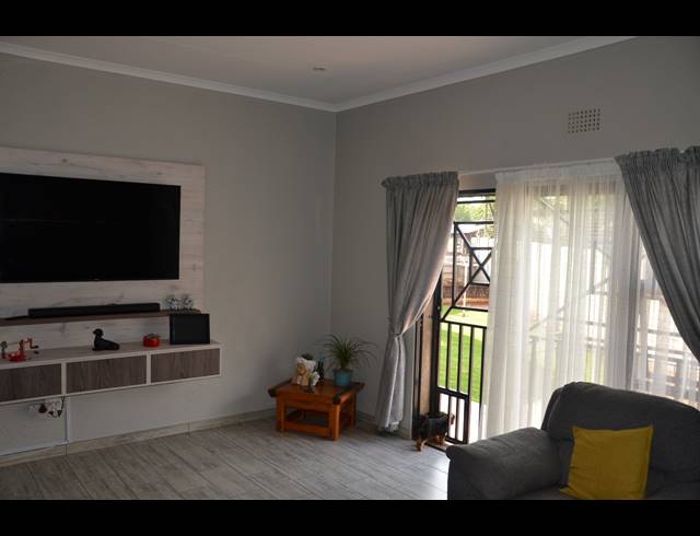 6 BEDROOM HOUSE FOR SALE IN DISCOVERY
